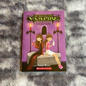 🌟“My Sister The Vampire” By Sienna Mercer 198 Page Scholastic Children’s Book